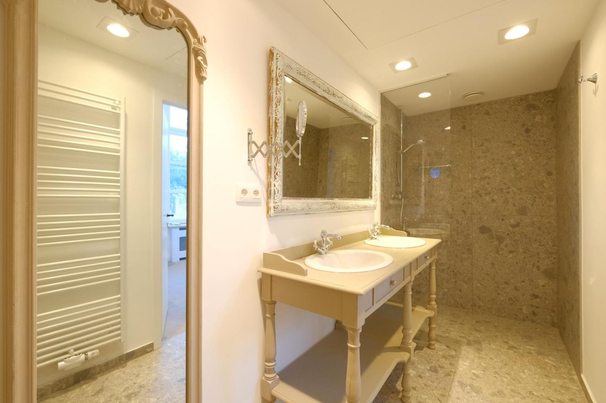 Room Jade - La Maison De La Duchesse De La Valliere - Parking Prive 몽스 외부 사진
